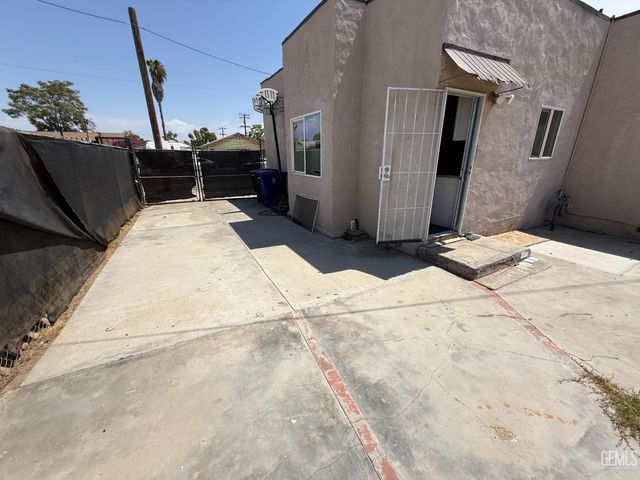 1218 Owens Street, Bakersfield, CA 93305