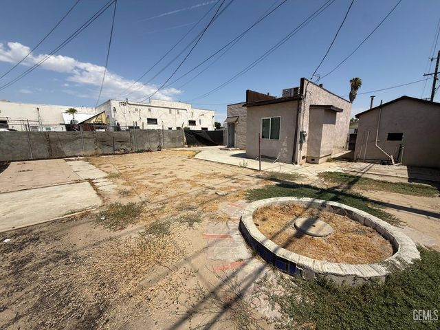 1218 Owens Street, Bakersfield, CA 93305
