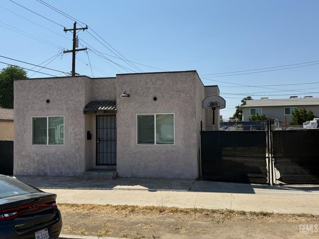 1218 Owens Street, Bakersfield, CA 93305