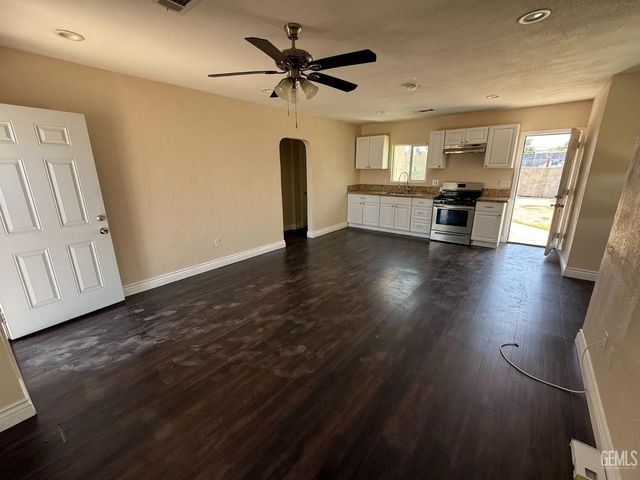 1218 Owens Street, Bakersfield, CA 93305