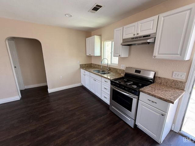 1218 Owens Street, Bakersfield, CA 93305
