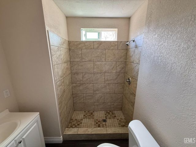1218 Owens Street, Bakersfield, CA 93305