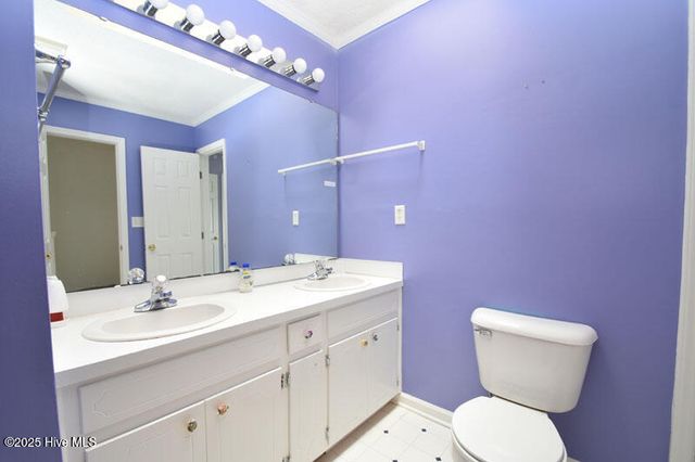 3818 Sterling Pointe Drive J9, Winterville, NC 28590