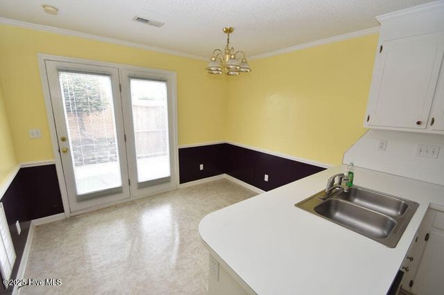 3818 Sterling Pointe Drive J9, Winterville, NC 28590