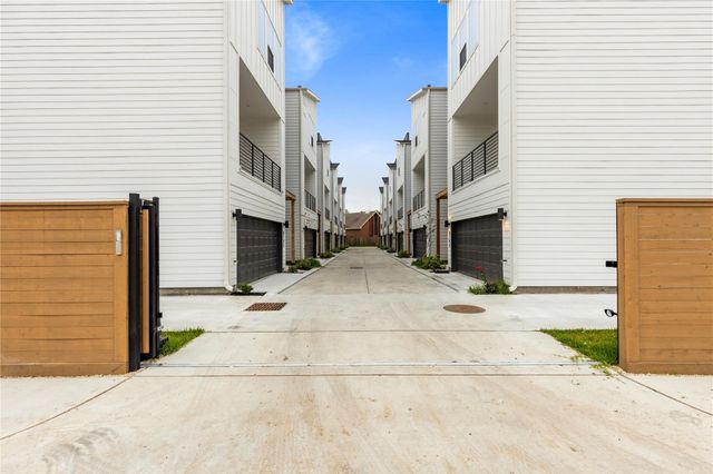 812 Elkhart Street D, Houston, TX 77091
