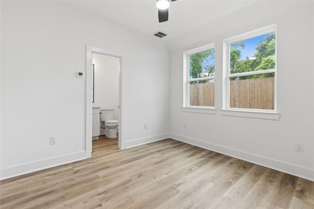 812 Elkhart Street D, Houston, TX 77091