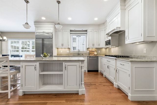 20 Parker Rd, Wellesley, MA 02482