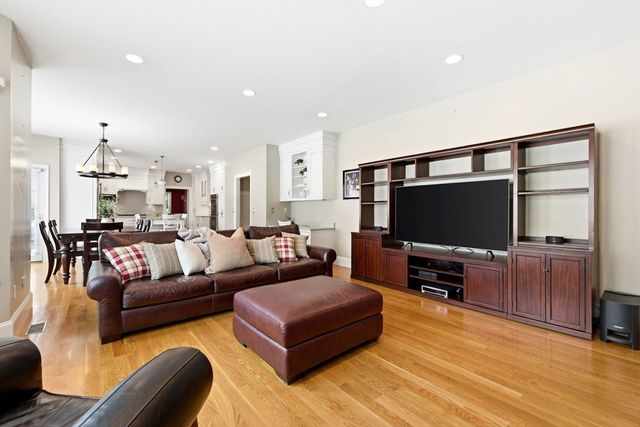 20 Parker Rd, Wellesley, MA 02482