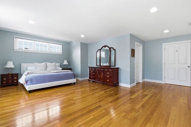 20 Parker Rd, Wellesley, MA 02482