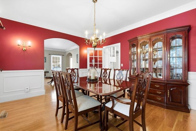 20 Parker Rd, Wellesley, MA 02482