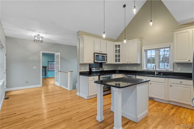 7541 Plum Hollow Circle, Clay, NY 13090