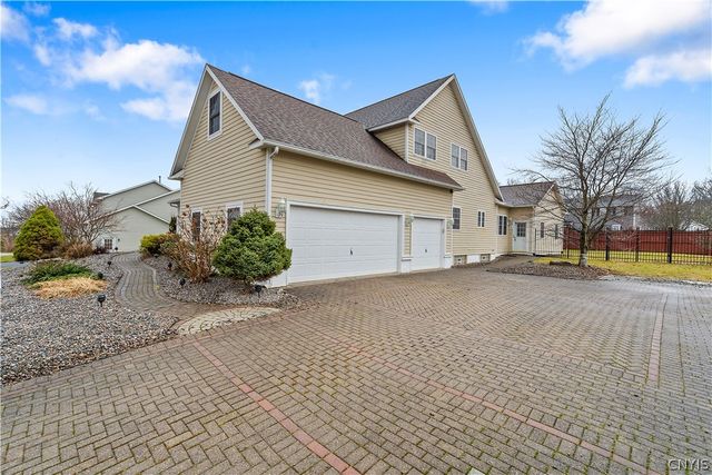 7541 Plum Hollow Circle, Clay, NY 13090