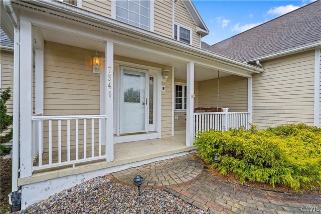 7541 Plum Hollow Circle, Clay, NY 13090