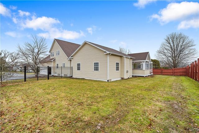 7541 Plum Hollow Circle, Clay, NY 13090