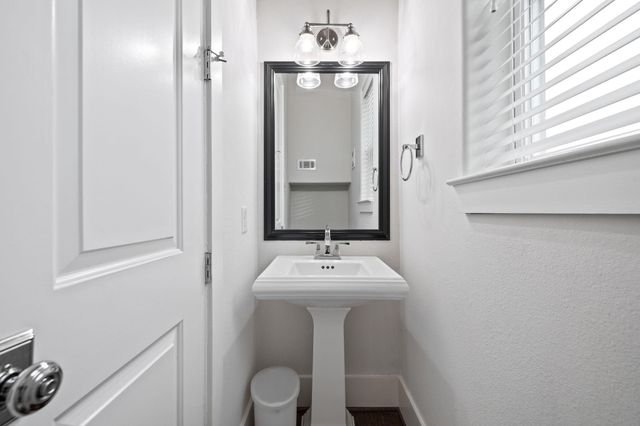916 Yale Street D, Houston, TX 77008