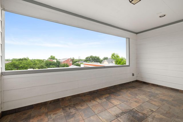 916 Yale Street D, Houston, TX 77008