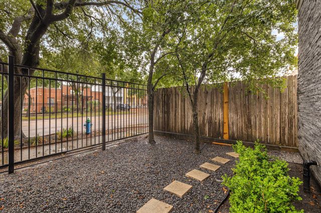 916 Yale Street D, Houston, TX 77008