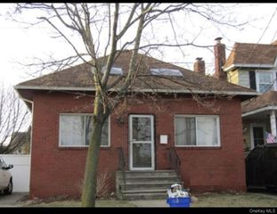 35 W Seaman Avenue, Freeport, NY 11520