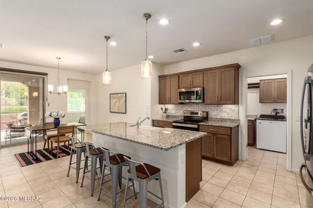 1648 E Horned Lark Drive, Green Valley, AZ 85614