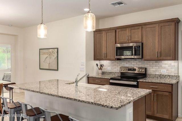 1648 E Horned Lark Drive, Green Valley, AZ 85614