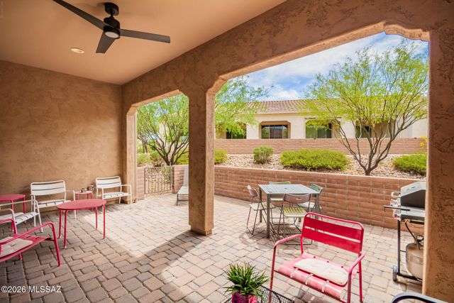 1648 E Horned Lark Drive, Green Valley, AZ 85614