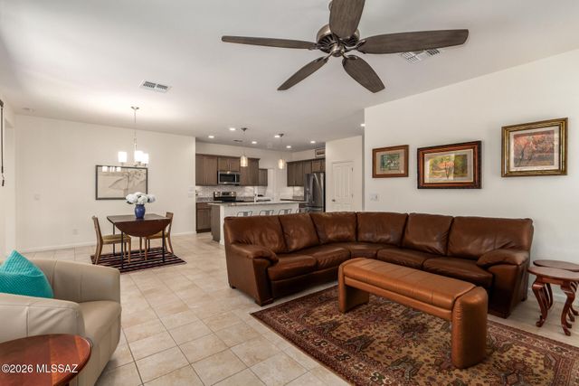 1648 E Horned Lark Drive, Green Valley, AZ 85614