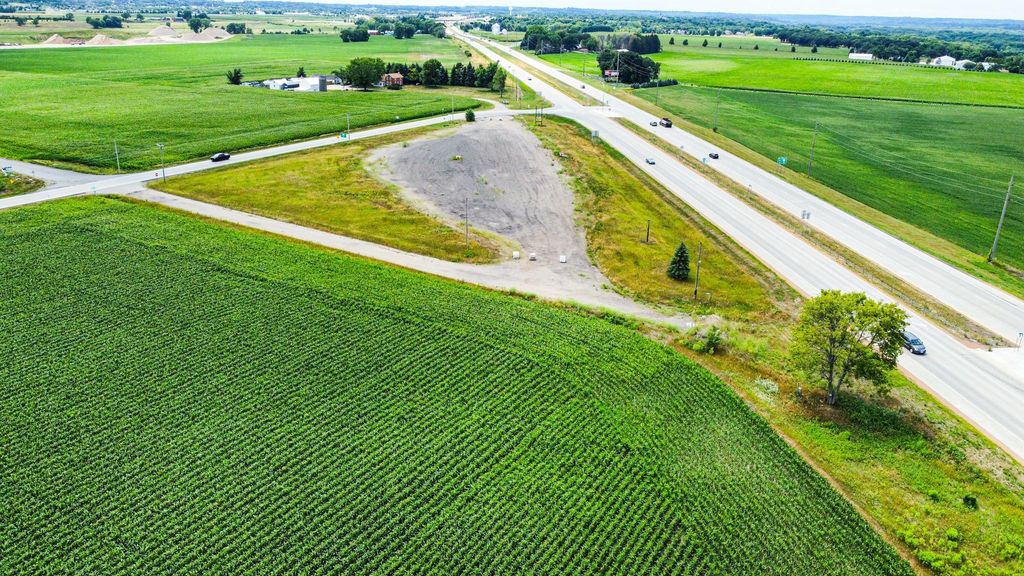 21701 Johnson Memorial Drive, Belle Plaine, MN 56011 — photo 2