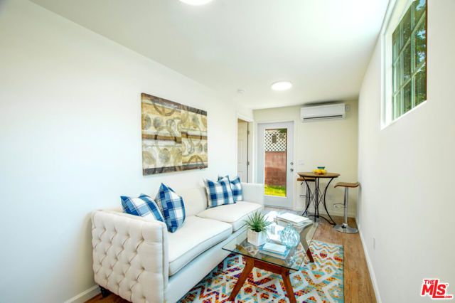 17209 Stagg Street, Van Nuys (los Angeles), CA 91406
