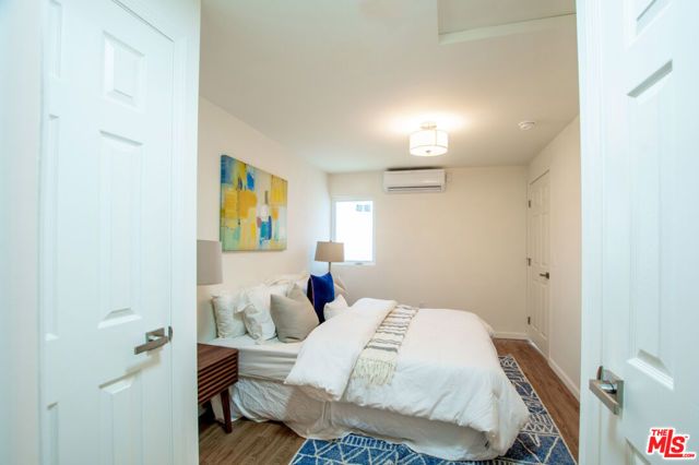 17209 Stagg Street, Van Nuys (los Angeles), CA 91406