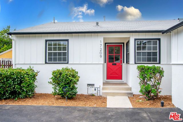 17209 Stagg Street, Van Nuys (los Angeles), CA 91406