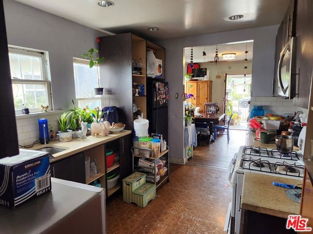 5747 3rd Avenue, Los Angeles, CA 90043