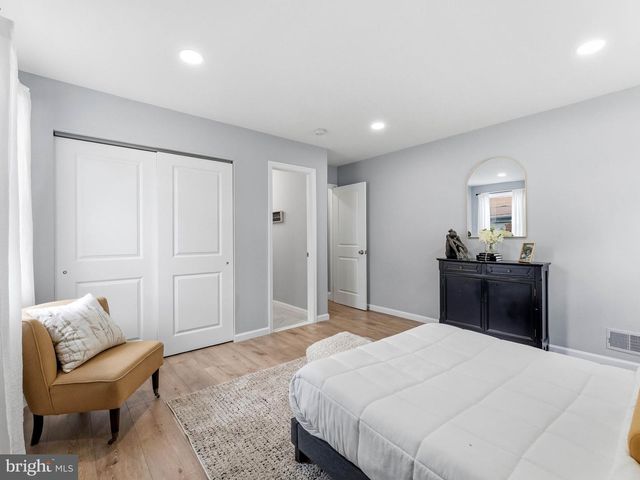 4 NASSAU DR, Willingboro, NJ 08046