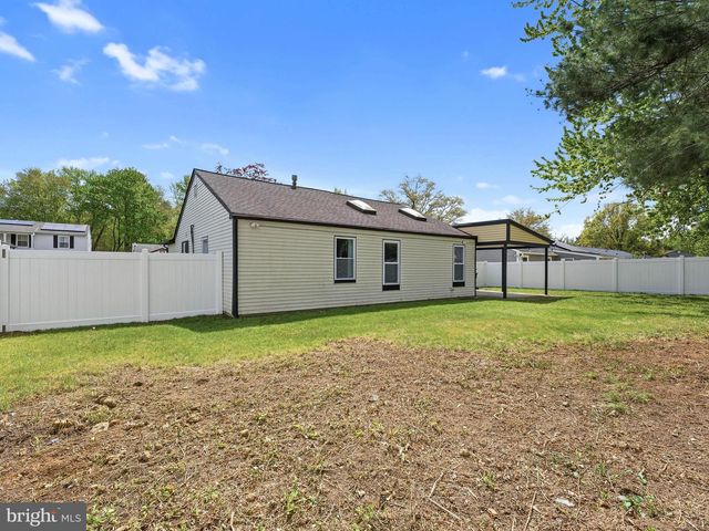 4 NASSAU DR, Willingboro, NJ 08046