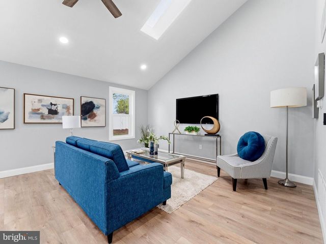 4 NASSAU DR, Willingboro, NJ 08046