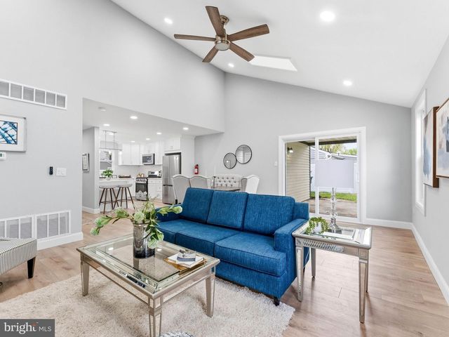 4 NASSAU DR, Willingboro, NJ 08046