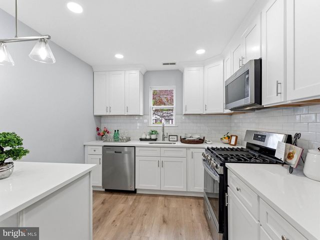 4 NASSAU DR, Willingboro, NJ 08046