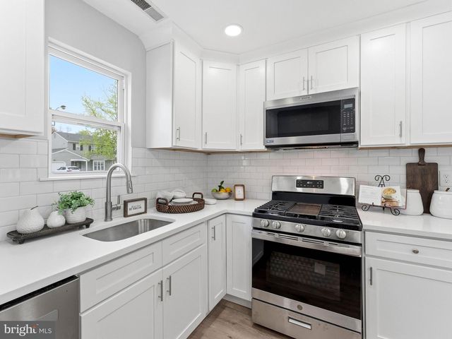 4 NASSAU DR, Willingboro, NJ 08046