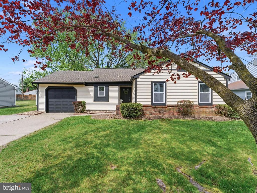 4 NASSAU DR, Willingboro, NJ 08046