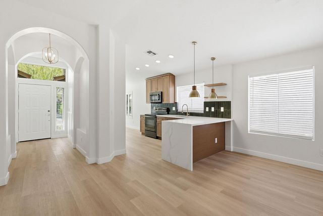 2642 E Hartford Avenue, Phoenix, AZ 85032