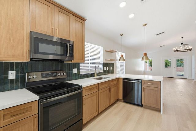 2642 E Hartford Avenue, Phoenix, AZ 85032