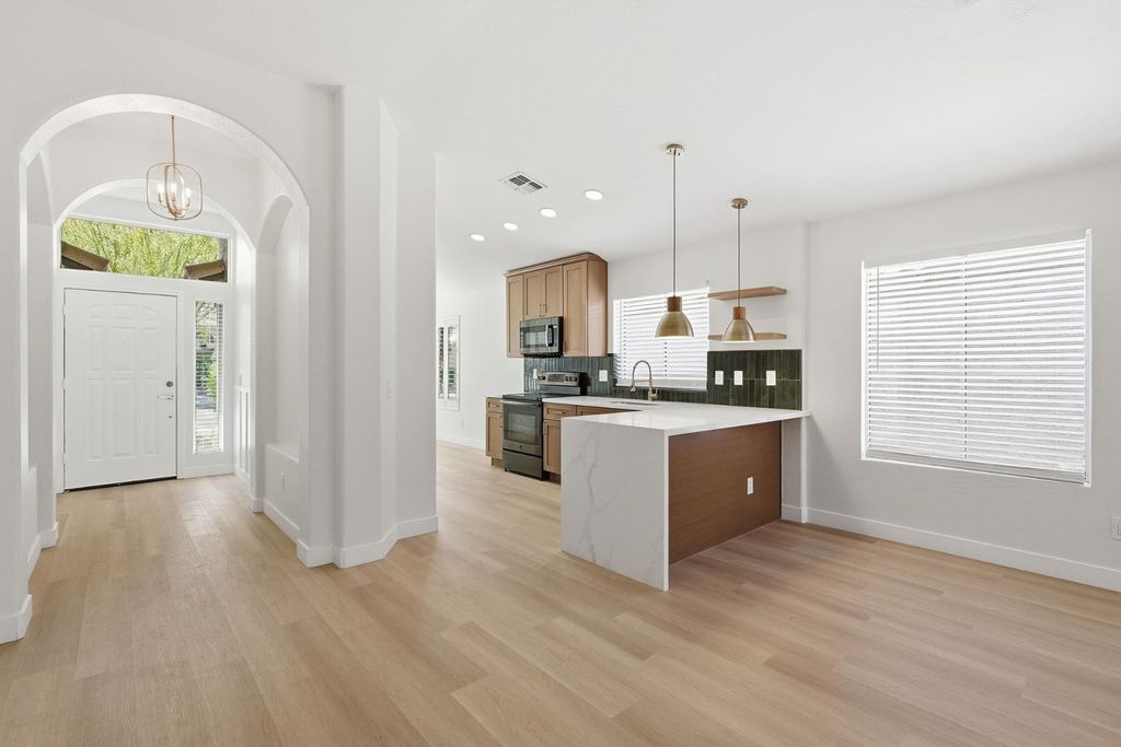 2642 E Hartford Avenue, Phoenix, AZ 85032
