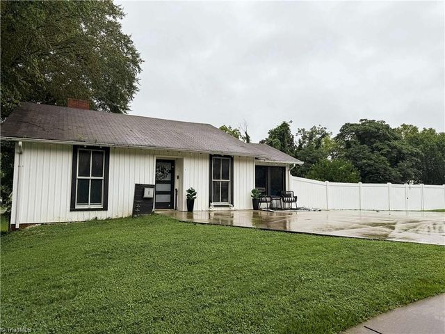 144 W Elm Street, Mount Airy, NC 27030