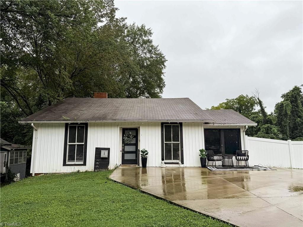 144 W Elm Street, Mount Airy, NC 27030