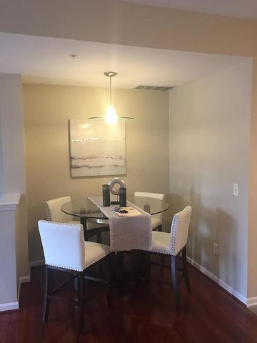 121 E Noble Street, Apt 1, Columbus, OH 43215