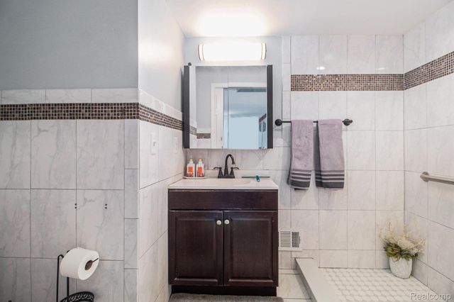 23840 Brentwood Drive, Brownstown Charter Township, MI 48183