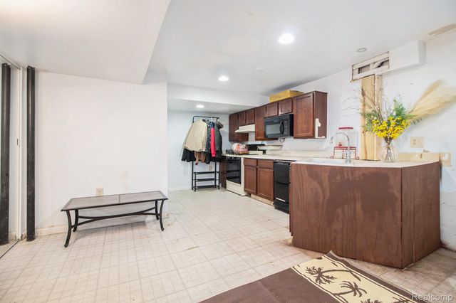 23840 Brentwood Drive, Brownstown Charter Township, MI 48183