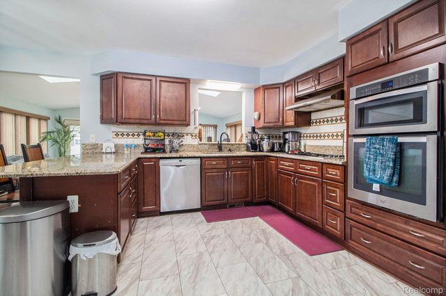 23840 Brentwood Drive, Brownstown Charter Township, MI 48183