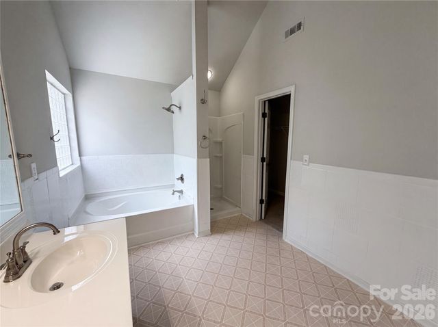 4024 Fifendrum Lane, Charlotte, NC 28216