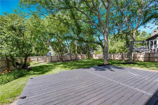 8017 W 149th Street, Overland Park, KS 66223