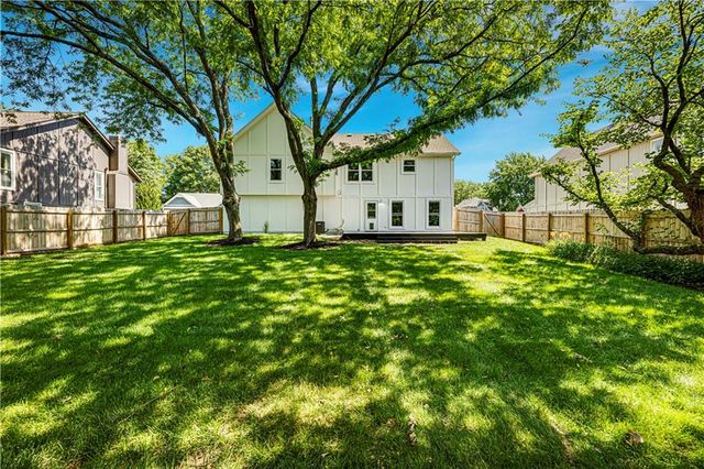 8017 W 149th Street, Overland Park, KS 66223